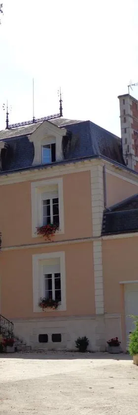 La Maison Ribotteau，位于LʼIsle-Jourdain的酒店