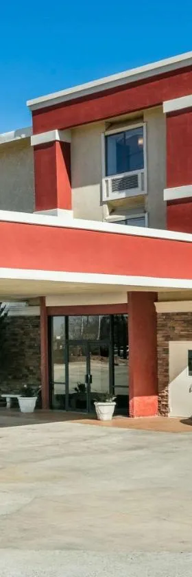 俄克拉何马城机场北部华美达酒店，位于俄克拉何马城的酒店