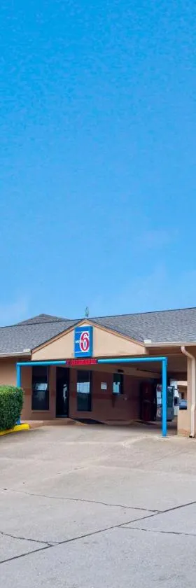 马歇尔6号汽车旅馆，位于马绍尔的酒店