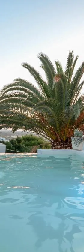 Flora's Villa with Plunge Pool，位于Agkidia的酒店