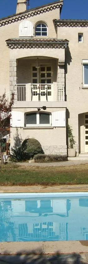 Domaine de Lazuel à 2,5km du centre ville，位于欧布纳的酒店