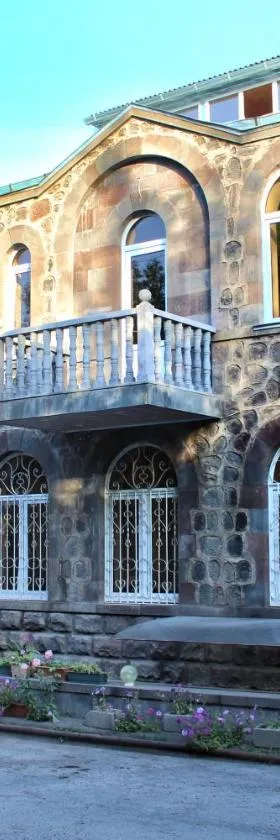 Kirch Hotel & Restaurant，位于戈里斯的酒店