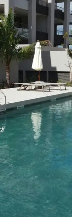 Element Bay Lux Beach Apartment，位于马勒勒角的酒店