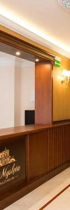 帕勒克密斯勒塔酒店，位于Uzdowo的酒店