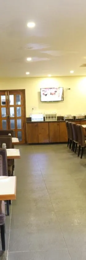 Hotel Sai Shubham，位于舍地的酒店