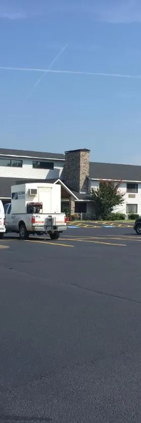Regency Inn and Suites，位于Stilwell的酒店