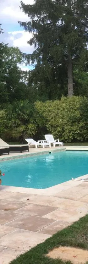 Les Enclos Bed and Breakfast à 4 mn de Chantilly，位于拉莫赫莱的酒店