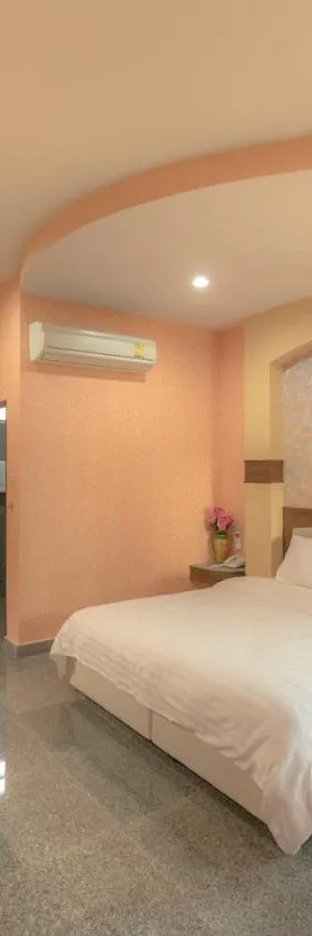 Martina Hotel Surin，位于素辇府的酒店
