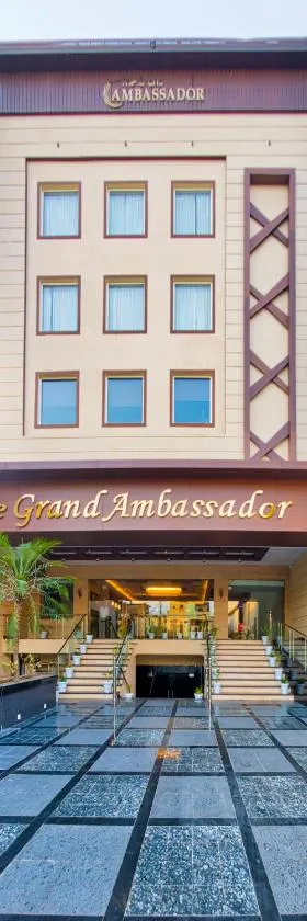 The Grand Ambassador，位于帕格瓦拉的酒店