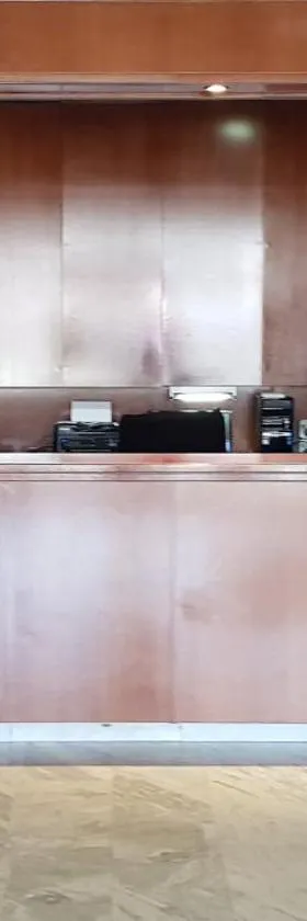 Hotel Reina Isabel，位于莱里达的酒店