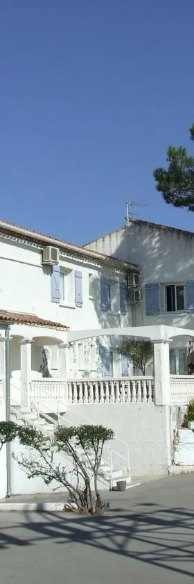 Le Sarac Hôtel，位于克莱蒙莱罗的酒店