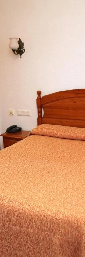 Hotel Los Arcos，位于El Alquián的酒店
