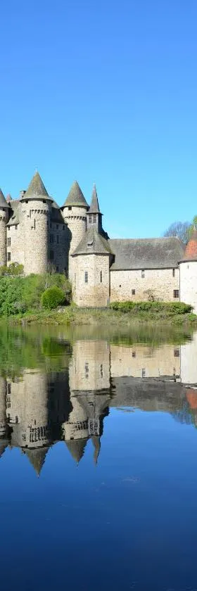 Chateau De Val，位于Lanobre的酒店