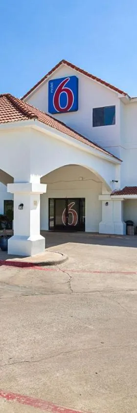 Motel 6-Bedford, TX - Fort Worth，位于贝德福德的酒店