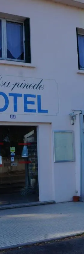 Hotel Pinede，位于圣让-德蒙的酒店