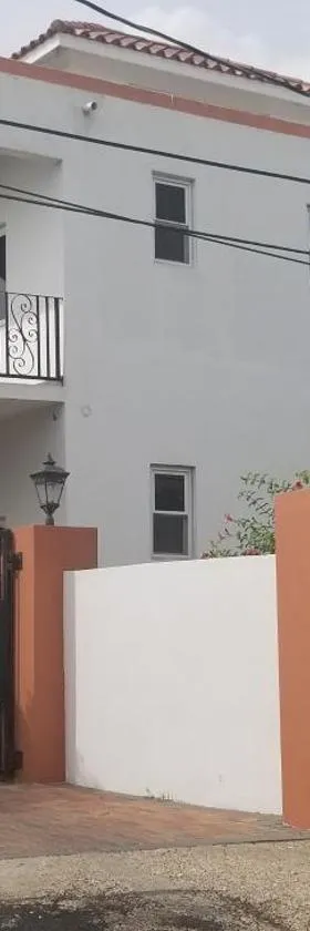 Spanish Dream Hotel，位于金斯敦的酒店