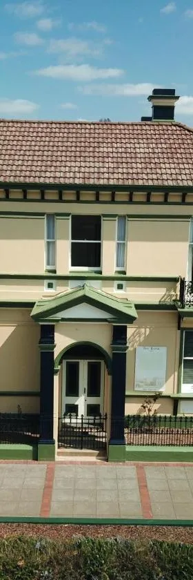 格伦因尼斯班克住宿加早餐旅馆，位于格伦因尼斯的酒店