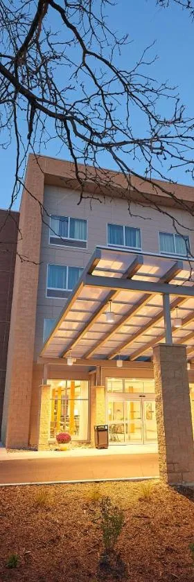 Gundersen Hotel & Suites，位于拉克罗斯的酒店