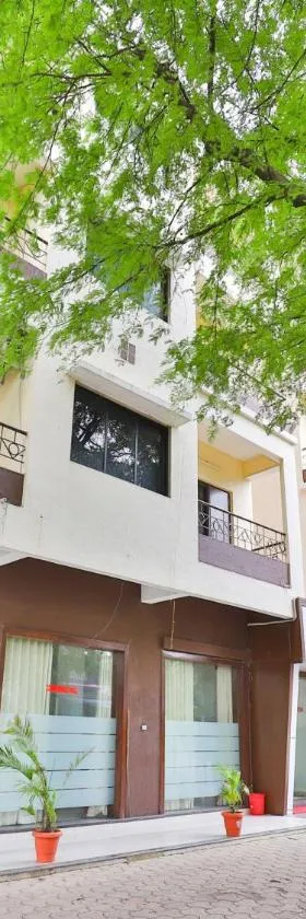 Hotel Ambica，位于达曼的酒店