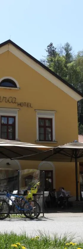Hotel Lavica，位于萨莫博尔的酒店