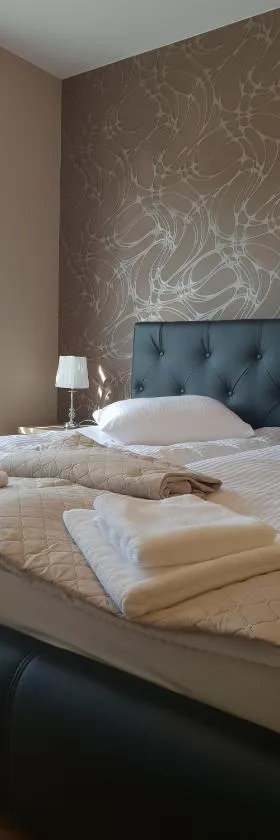Hotel Pod Strzechą，位于凯尔采的酒店