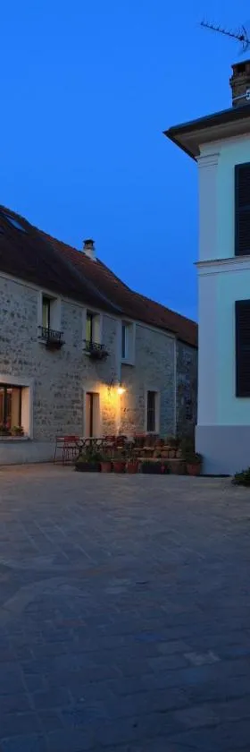 Maison d'hôtes LES RAINETTES，位于Breuillet的酒店