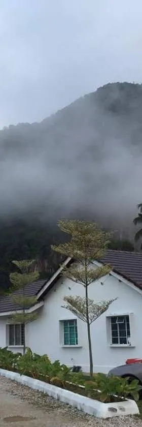 巴陵山花园村木屋，位于Baling的酒店