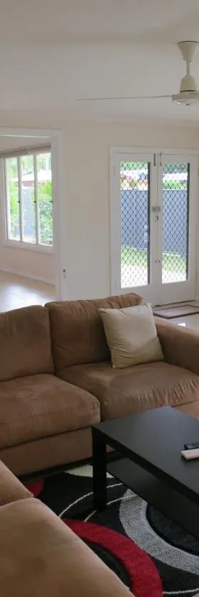 Edge Hill Clean & Green Cairns, 7 Minutes from the Airport, 7 Minutes to Cairns CBD & Reef Fleet Terminal，位于凯恩斯的酒店