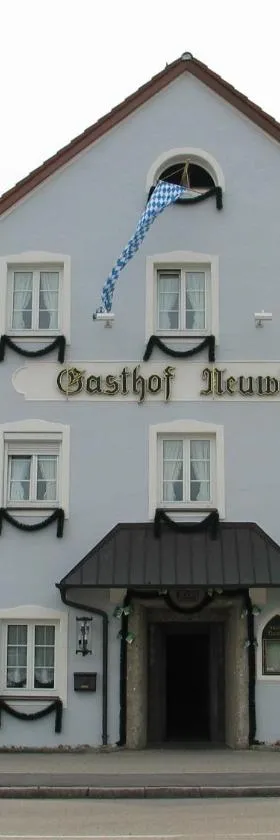 Hotel Neuwirt，位于哈尔伯格摩斯的酒店
