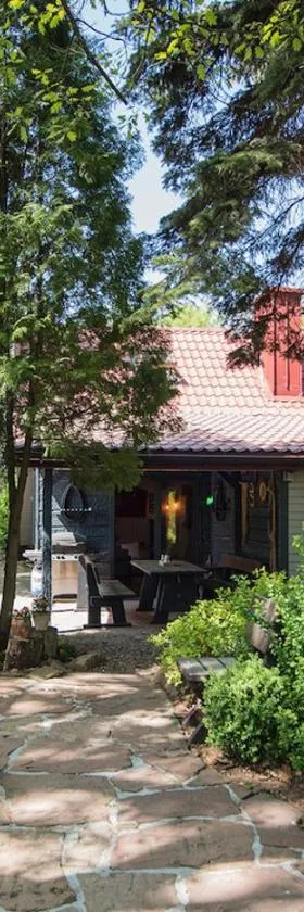SKRZAT，位于Tumlin的酒店