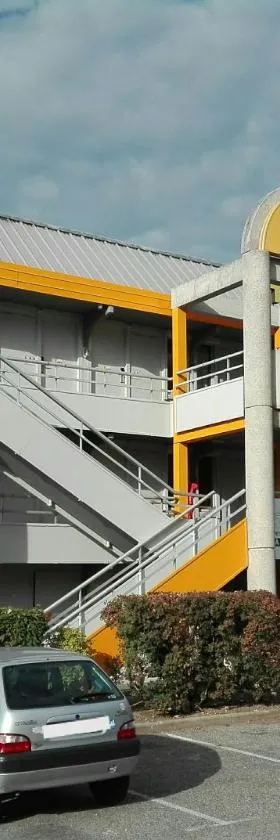 南格勒诺布尔 - 吉尔斯大学普瑞米尔经典酒店，位于日尔的酒店