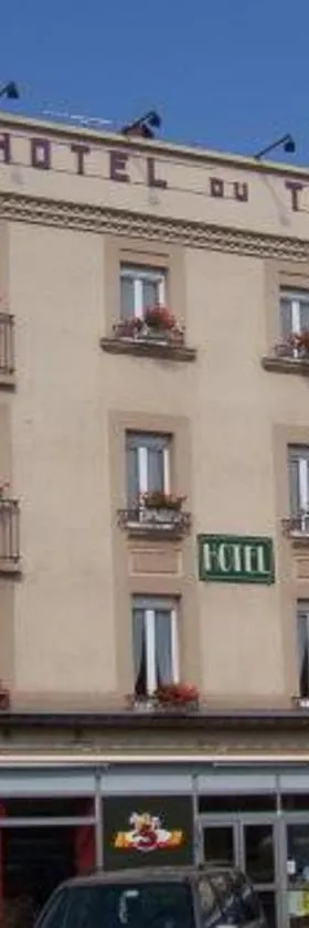 旅游酒店，位于圣塞雷的酒店