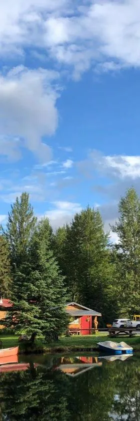 Hope Alaska's Bear Creek Lodge，位于Hope的酒店