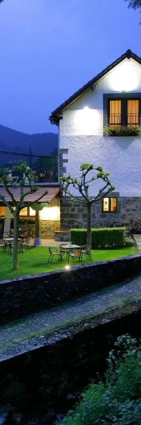 Hotel Rural Besaro - Selva de Irati，位于伊萨尔苏的酒店
