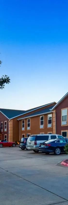 Best Western Plus Midwest Inn & Suites，位于萨利纳的酒店