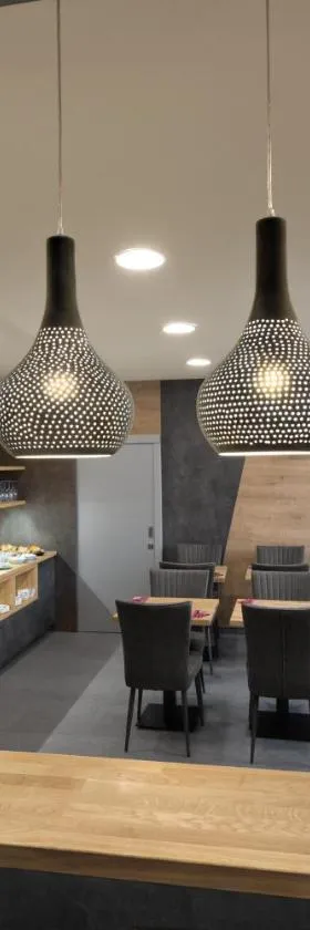 Ala hotel，位于佩恩斯坦內姆河畔比斯特日采的酒店