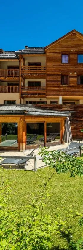 Madame Vacances Les Balcons Du Viso，位于阿布列的酒店