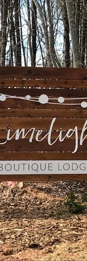 The Limelight Inn，位于达洛尼加的酒店