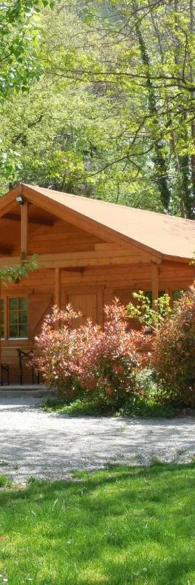 Le chalet bois de Célio，位于Coux的酒店