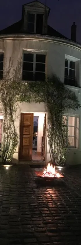 Villa Raspail，位于塞纳河畔伊夫里的酒店