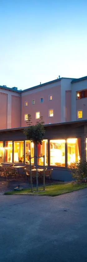 JUFA Hotel Weinviertel - Eselsmühle，位于Seefeld-Kadolz的酒店