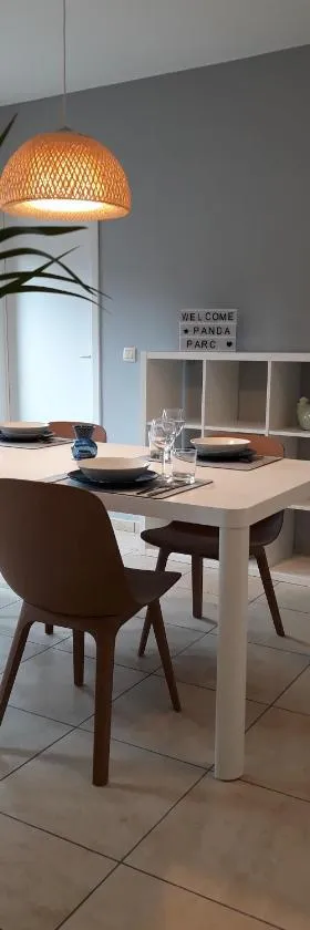 Panda Parc Appartment proche Pairi Daiza-Shape-Nato，位于Lens的酒店