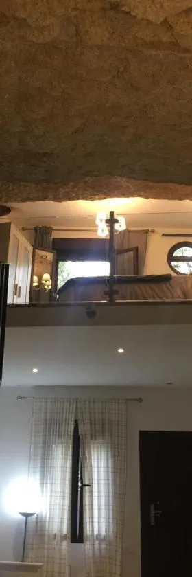 Casa Cueva Un Rincón en la Roca，位于塞特尼尔的酒店