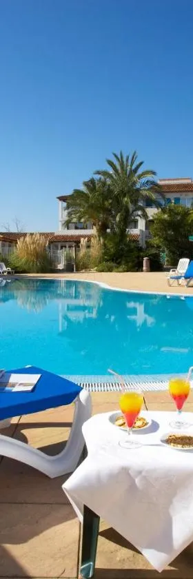SOWELL HÔTELS du Golfe de Saint-Tropez，位于格里莫的酒店