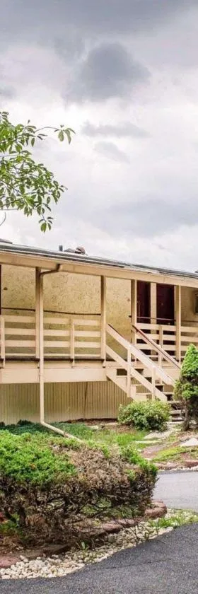 Econo Lodge，位于克拉克萨米特的酒店