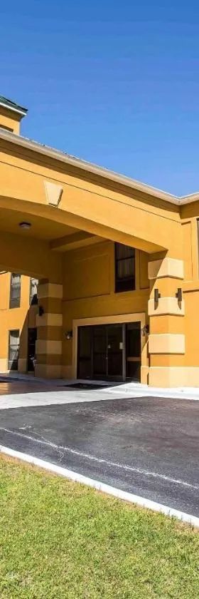 Quality Inn Union US Hwy 176，位于Union的酒店