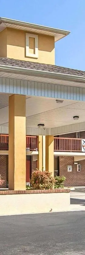Quality Inn West I - 75，位于斯威特沃特的酒店