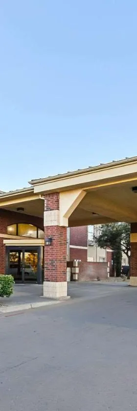 Quality Inn & Suites，位于拉伯克的酒店