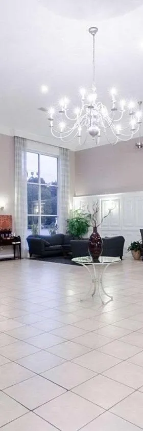 Rodeway Inn & Suites Williamsburg Central，位于威廉斯堡的酒店