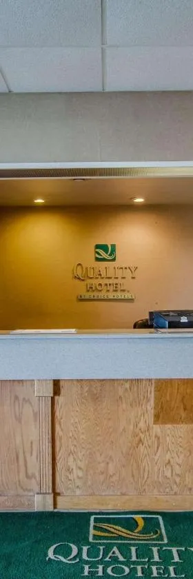 Quality Hotel and Conference Center Bluefield，位于Cumberland Heights的酒店